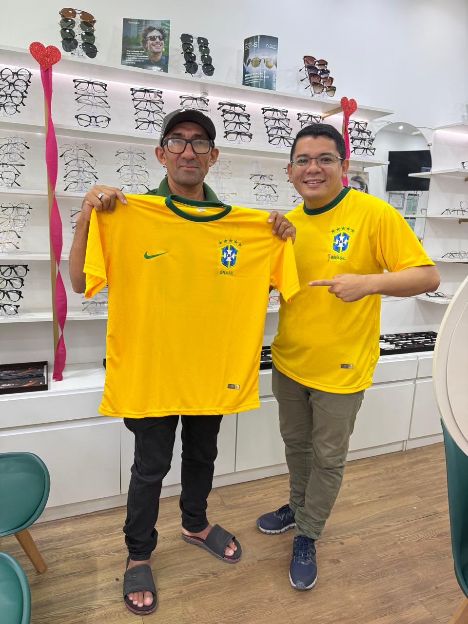 Cliente premiado em campanha da Óptica Visualize